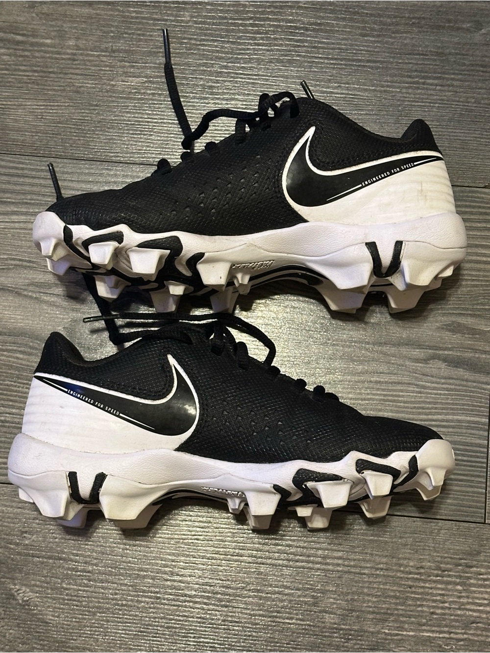 Nike Men’s Black and White Football Cleats - Traction Studs